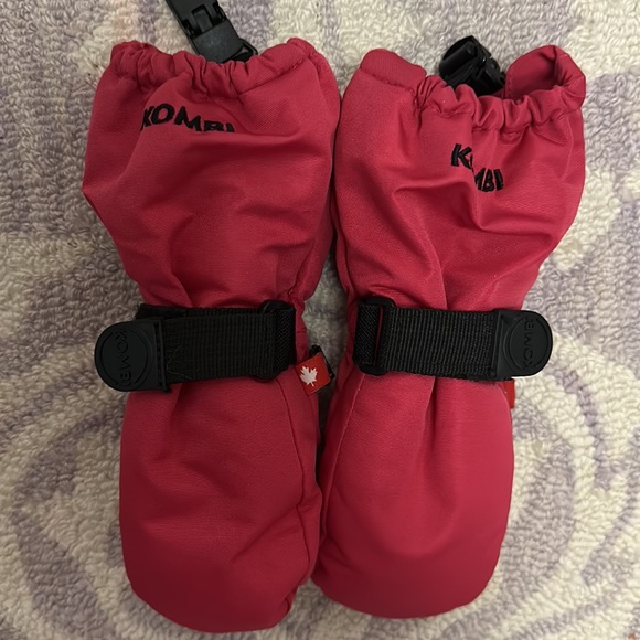 Kombi Winter Mittens - Picture 1 of 3